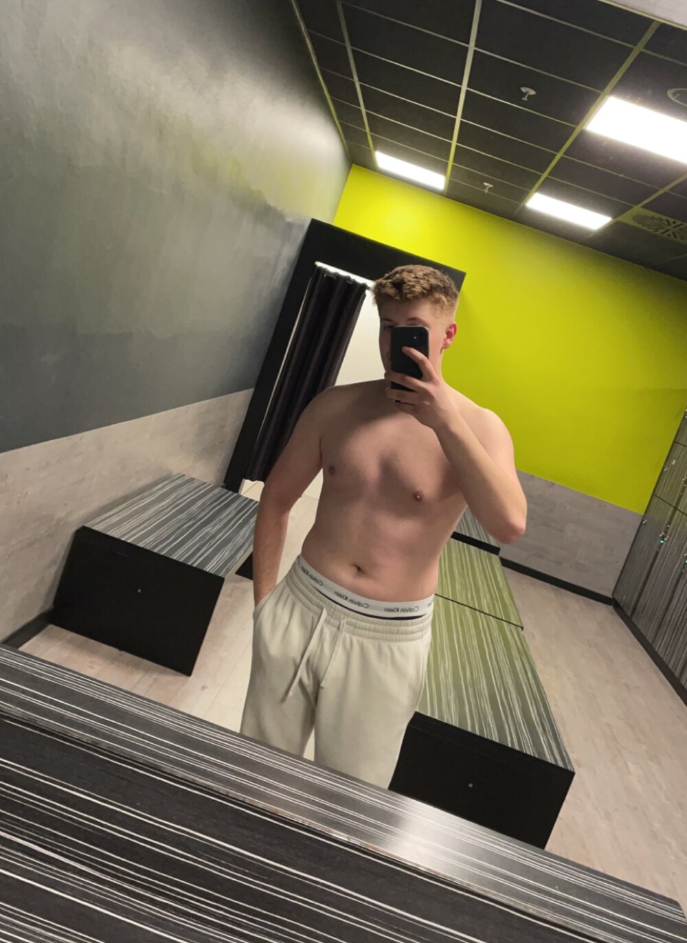 Young-hornyboy Chatroom