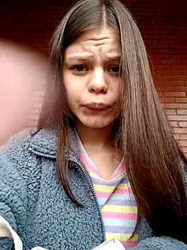 _Isabella-7 Chatroom