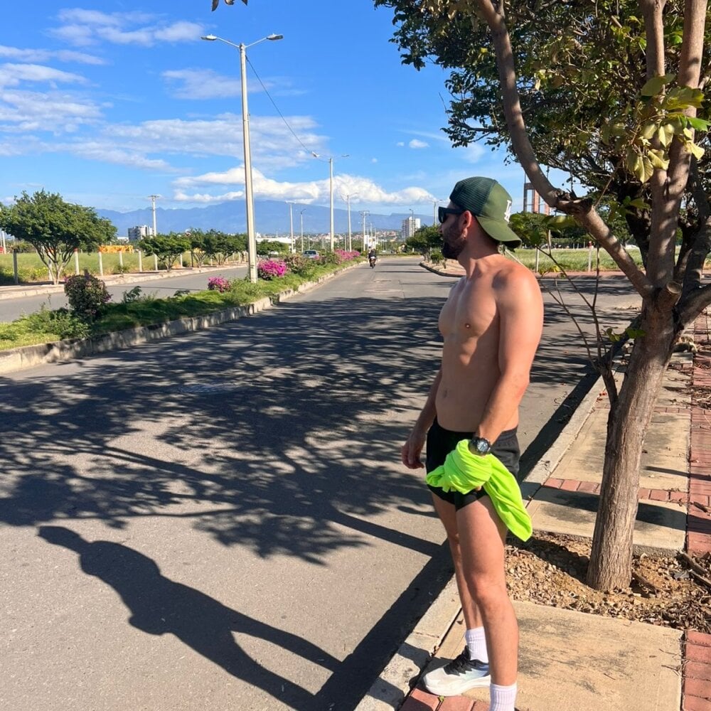 _Miguel100 Chatroom