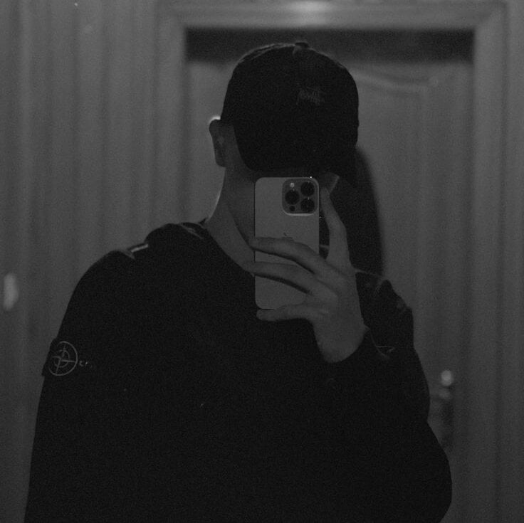 adrian_hart Chatroom