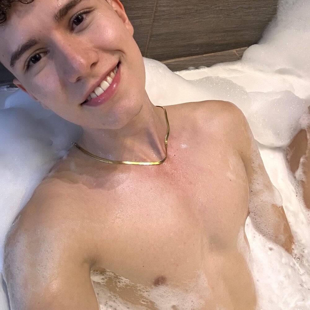 adrian_morelly Chatroom