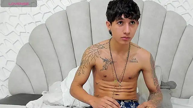 alejandro_xxx18 Chatroom