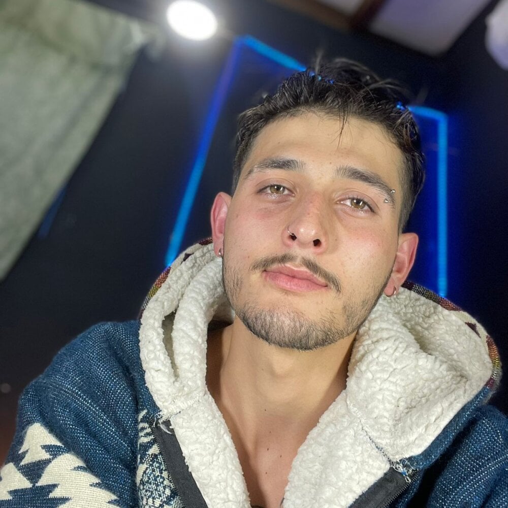 alejo__323__ Chatroom