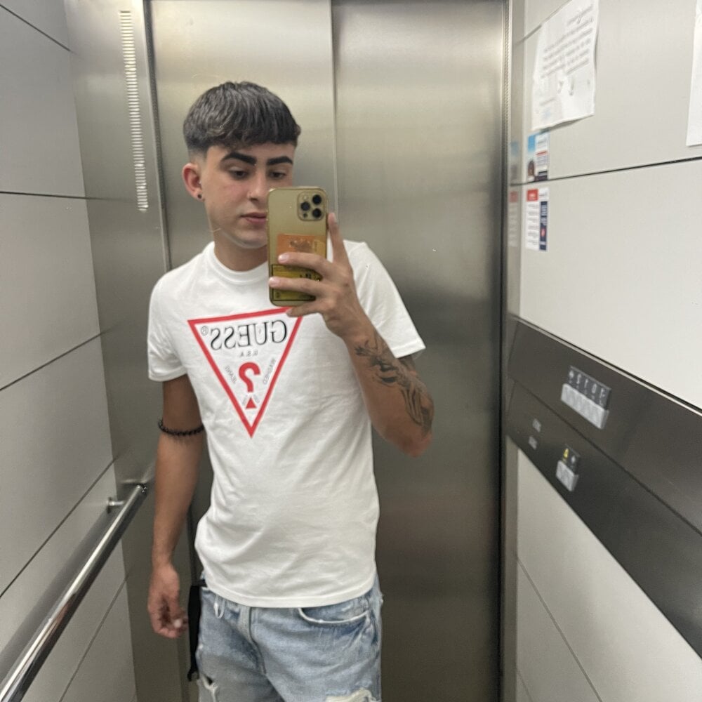 alex_hot1221 Chatroom