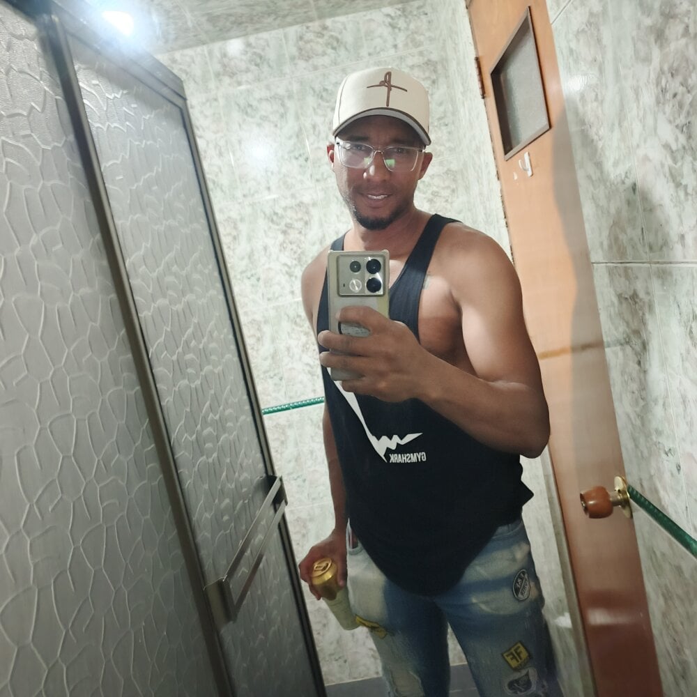 big_black26 Chatroom