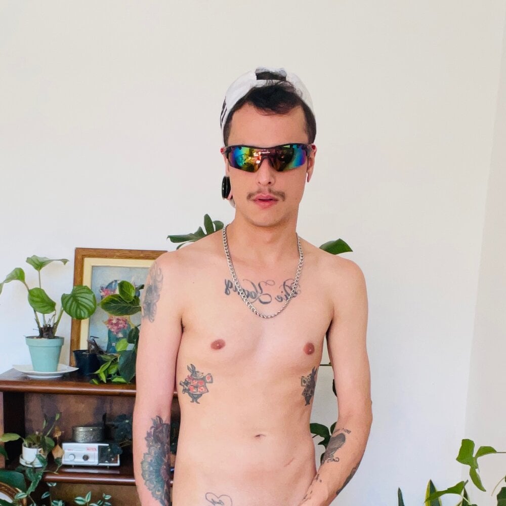 chrisalmeid_ Chatroom