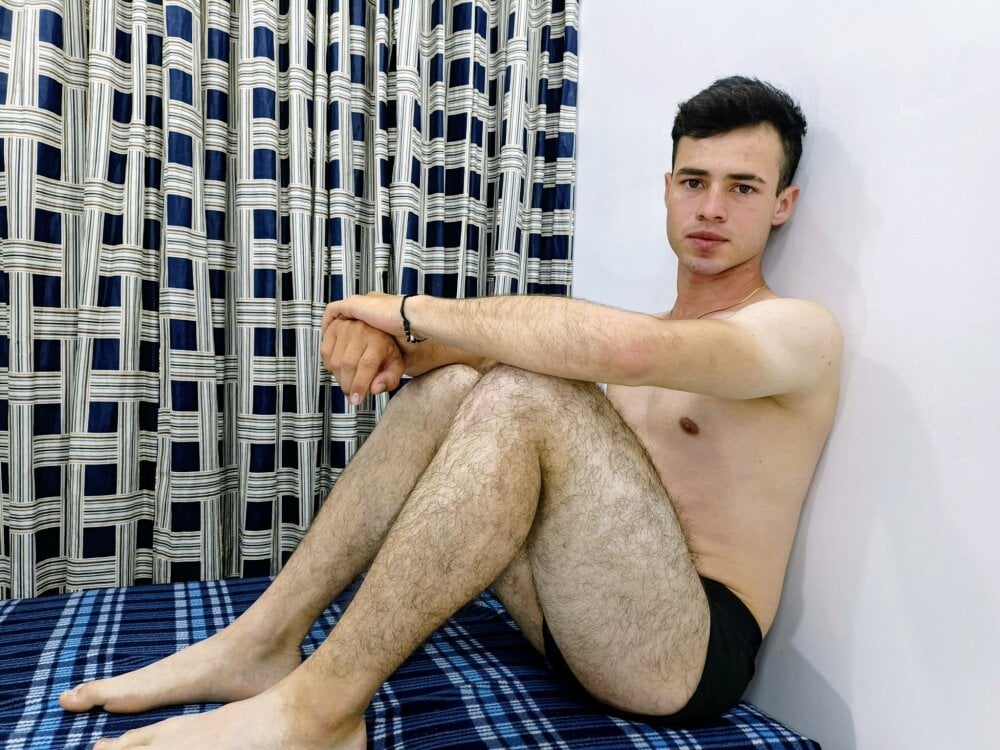 daniel22_cm Chatroom