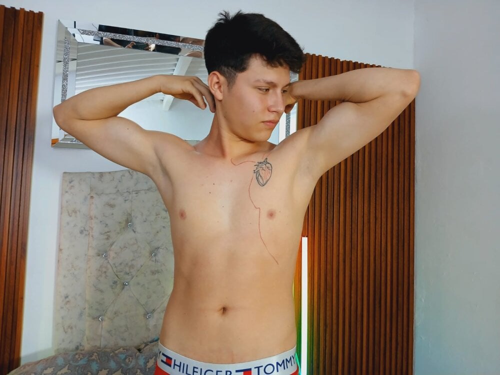 daniel_leon Chatroom