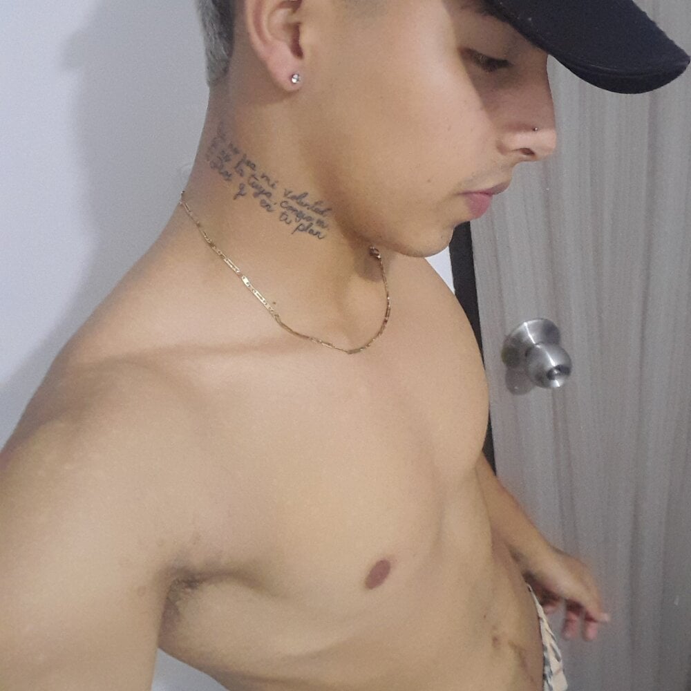 dylanroy Chatroom