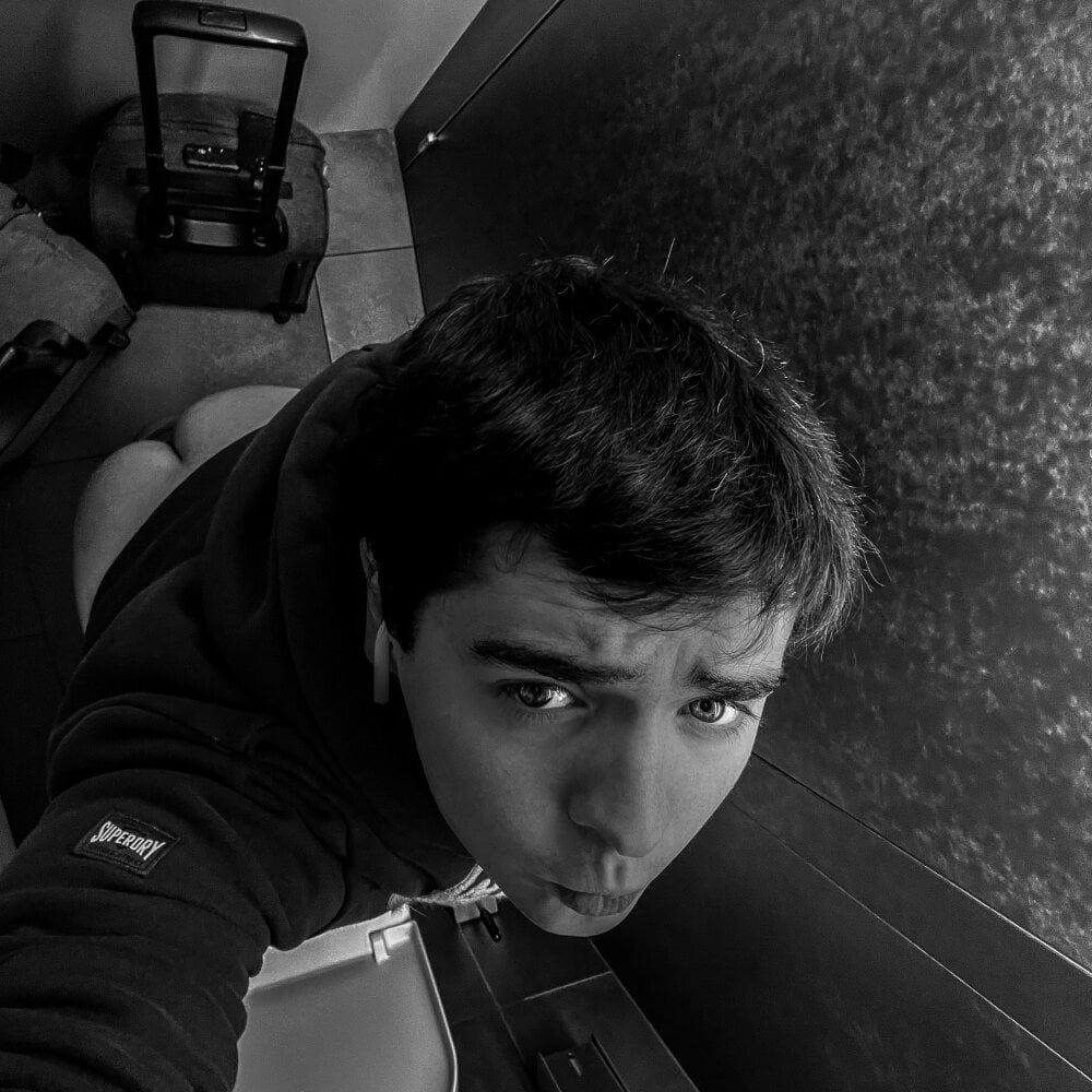 elliot_Twinks Chatroom