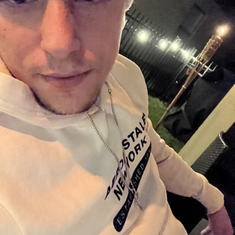 elwhite1996 Chatroom