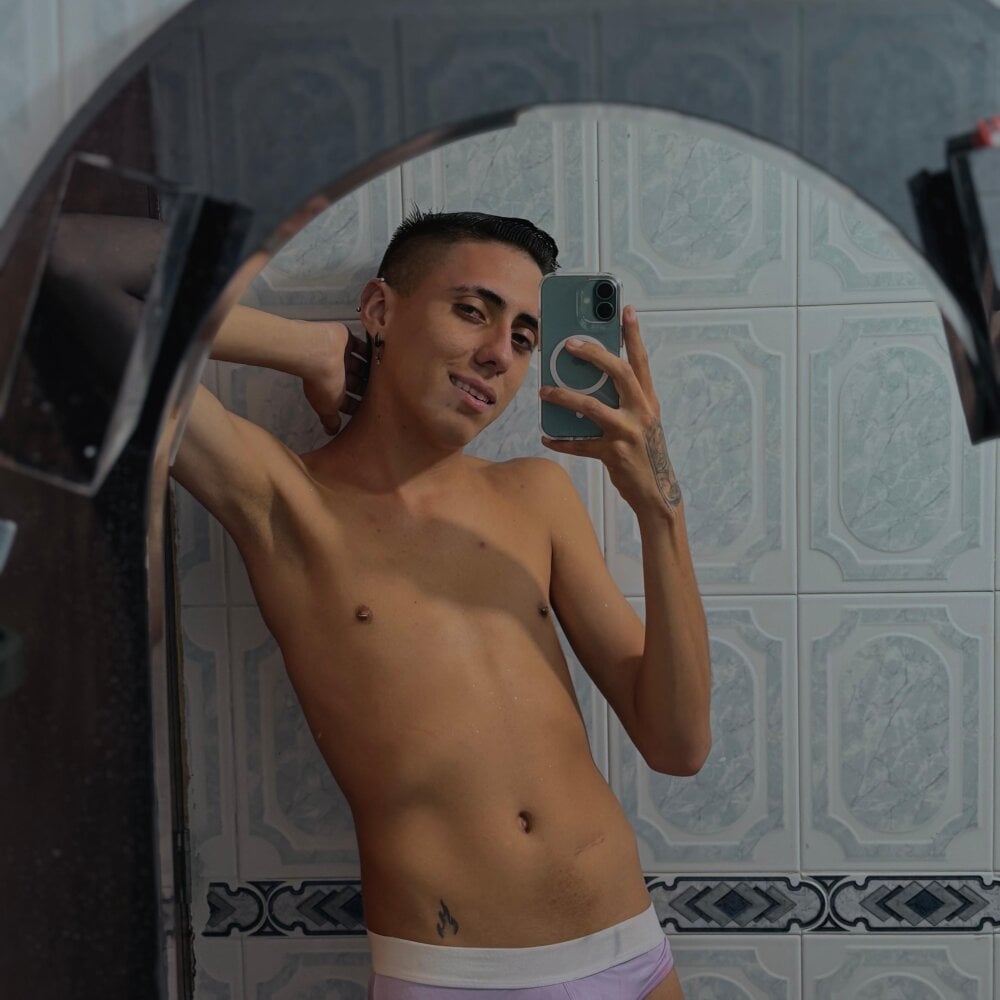 emilio_cum Chatroom