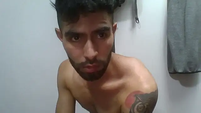 hideonbush051 Chatroom