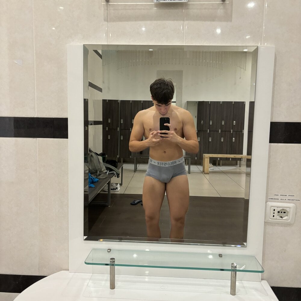 italianboyyy19 Chatroom