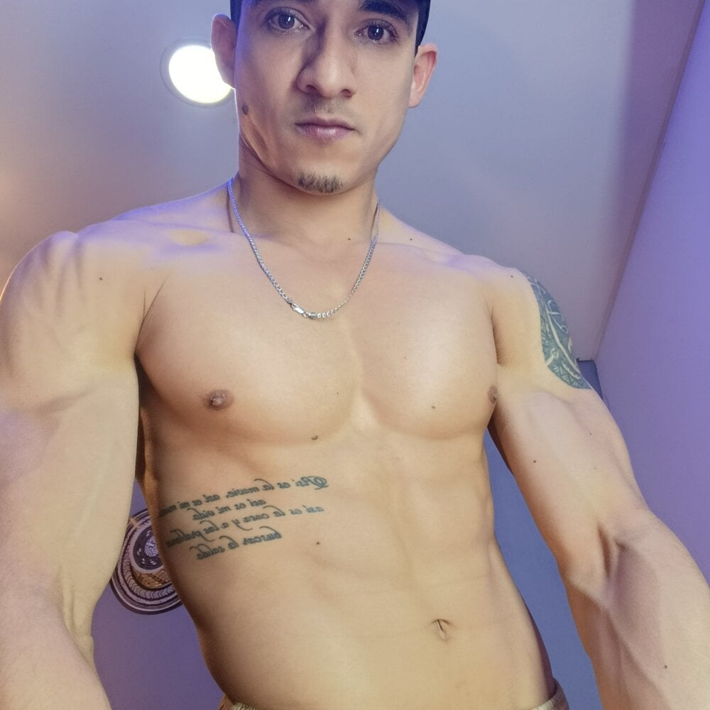 jhonny_thes28 Chatroom
