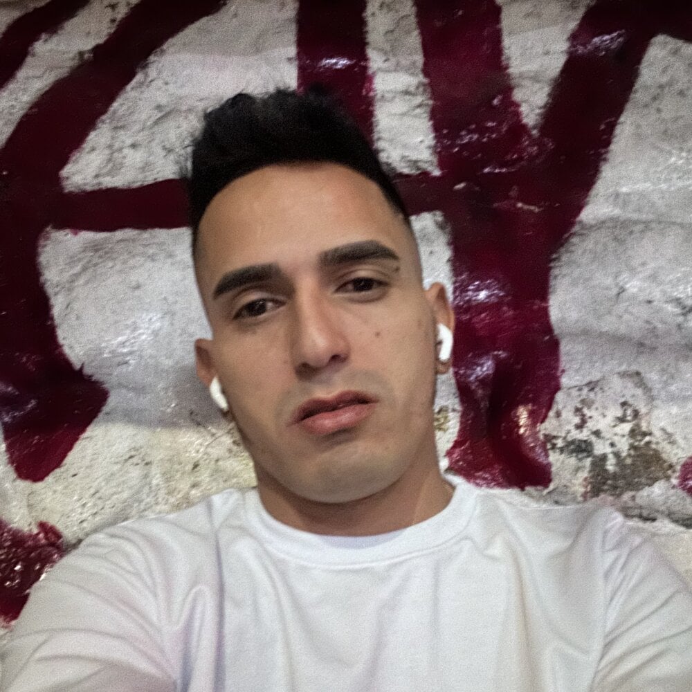 jhonnyhot_69 Chatroom