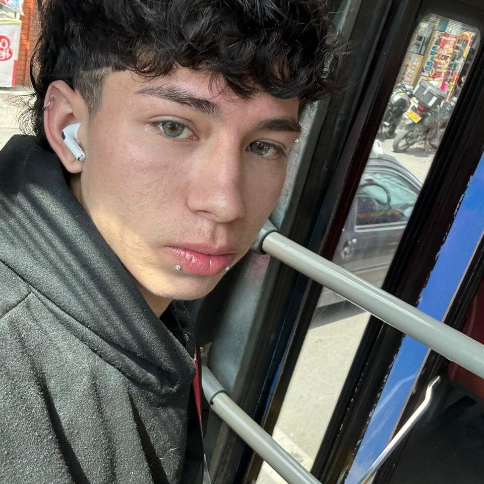 kaelwolf_tay Chatroom