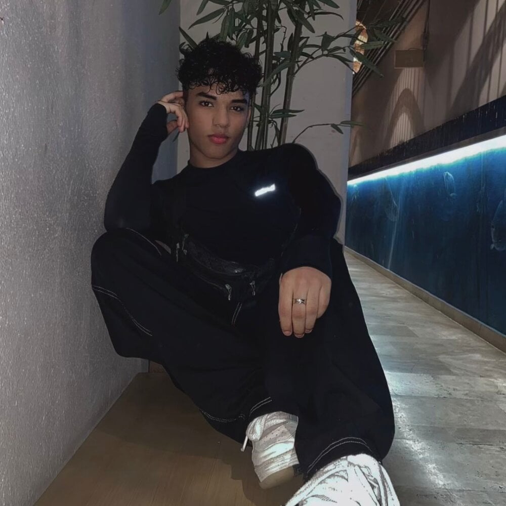 kenny_18 Chatroom