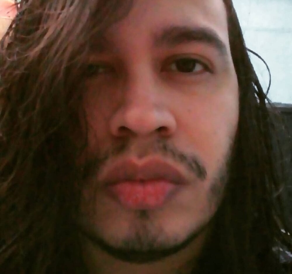 luishotlatino94 Chatroom