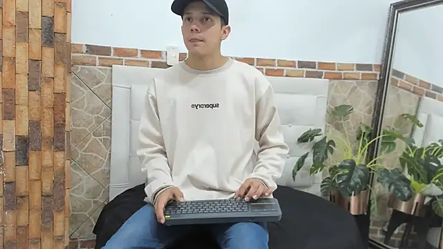 luke_julien Chatroom