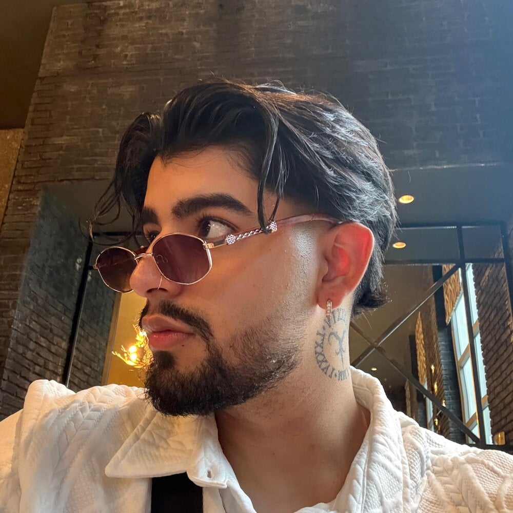 maximo_black_ Chatroom