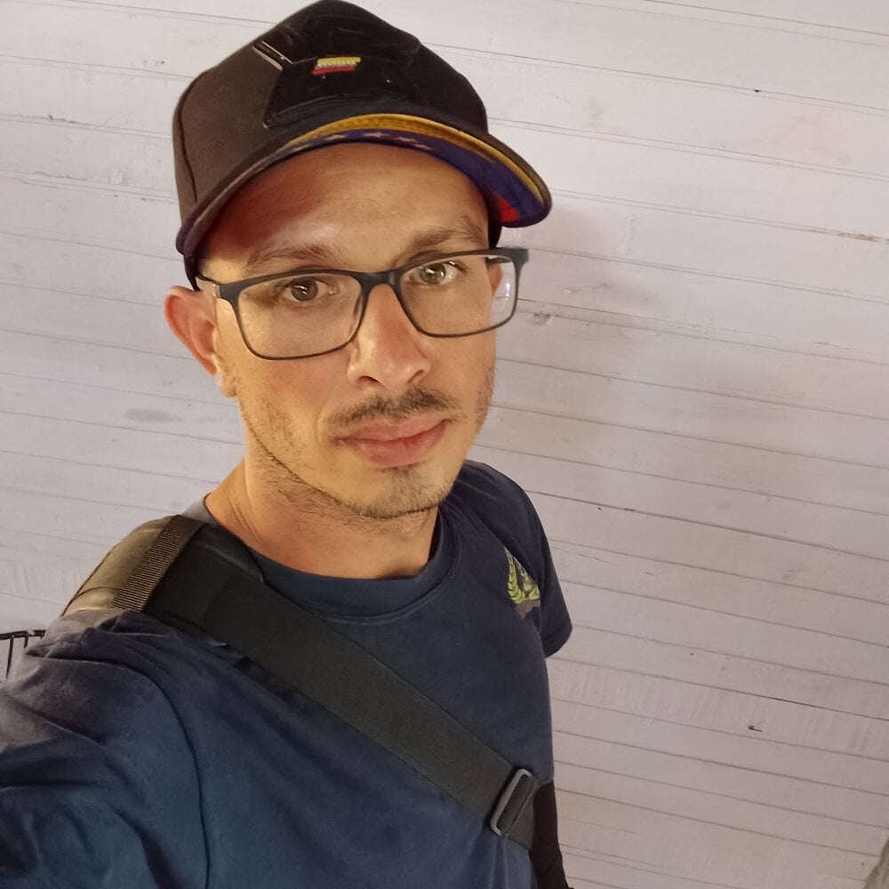 ojos_claro14 Chatroom