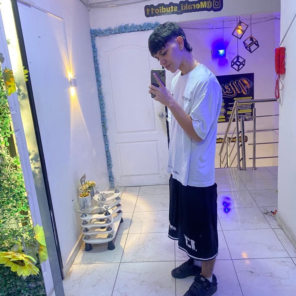 sebas_pretty7 Chatroom