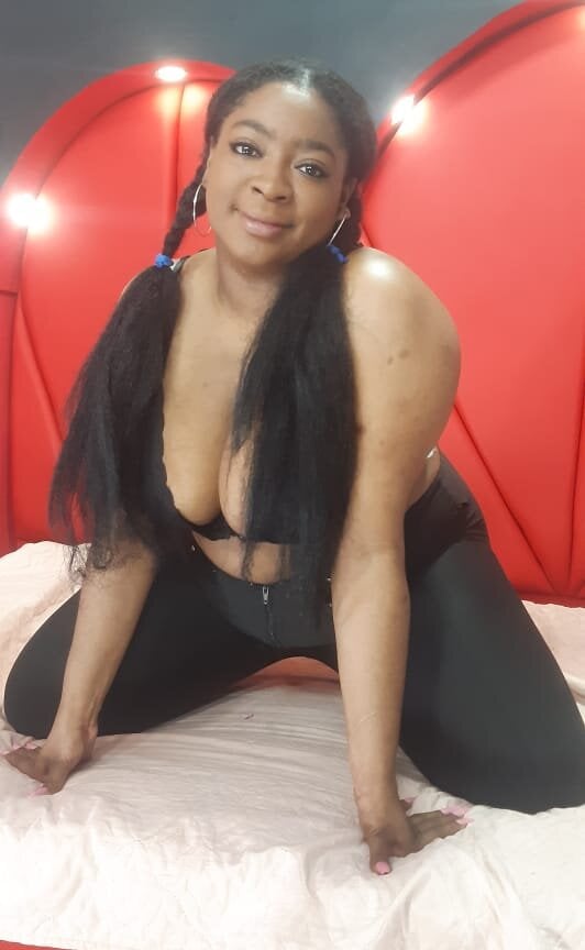 sheylaBBW Chatroom