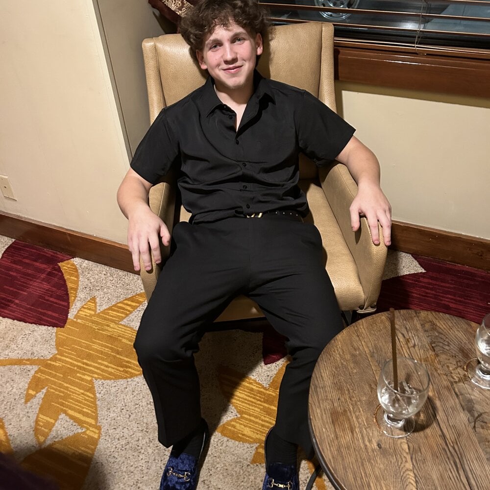 sissyboy447 Chatroom