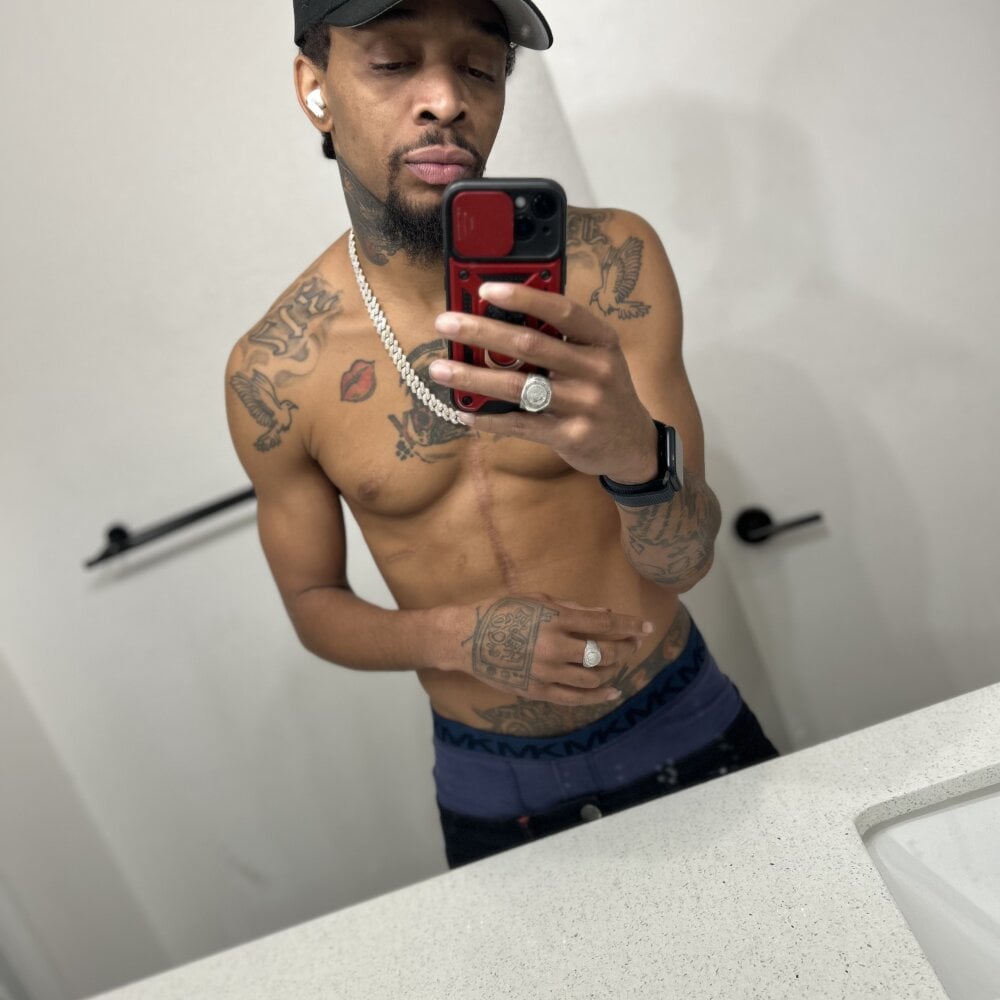 thefreakscomeoutatnight Chatroom