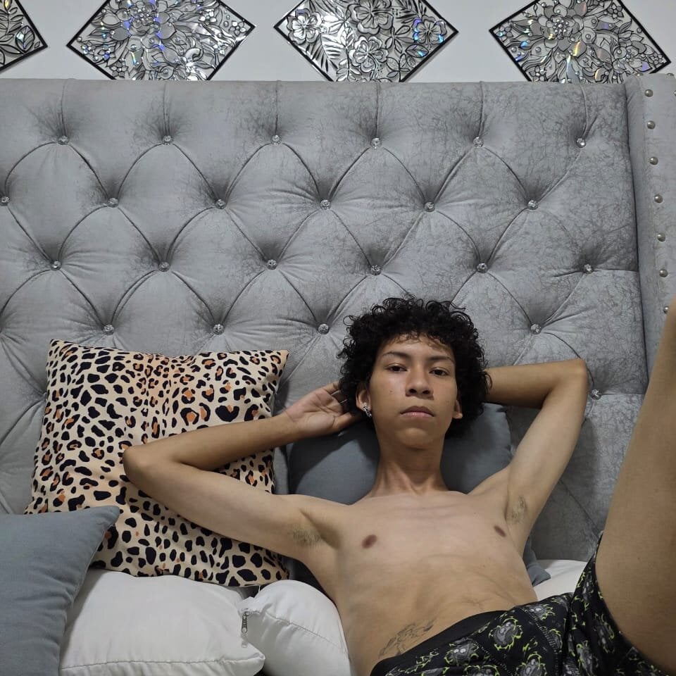 thiagothompson01 Chatroom