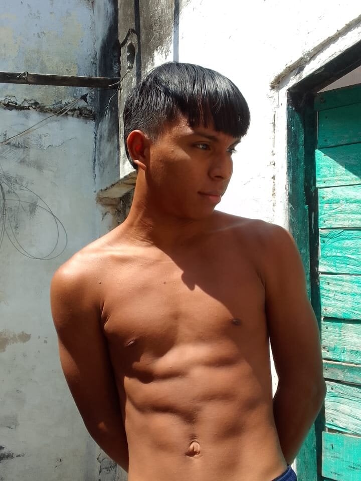 tyler_twink_boy Chatroom