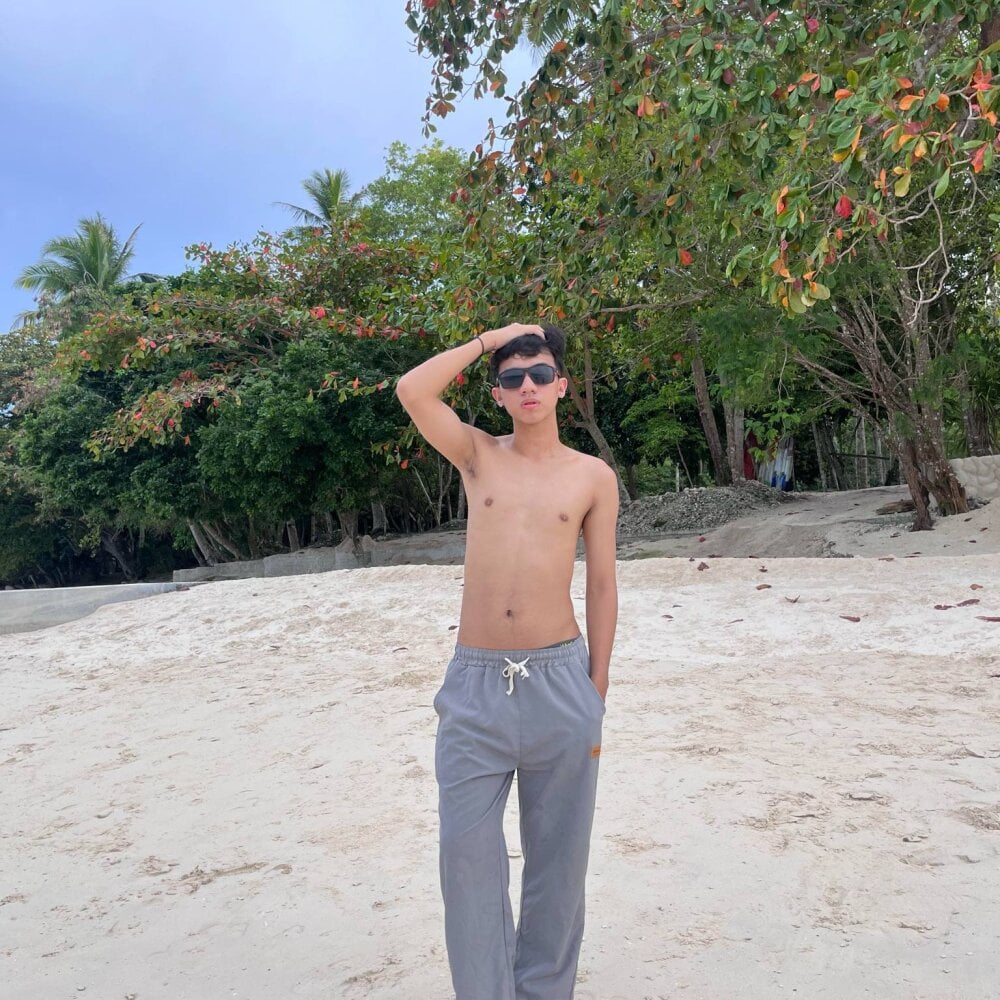 urhot_carlosxx Chatroom