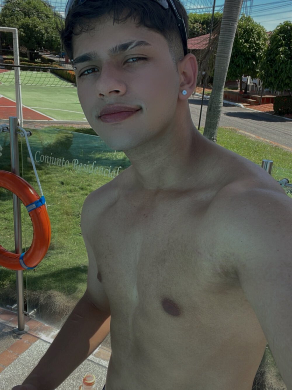 zeus_hott Chatroom